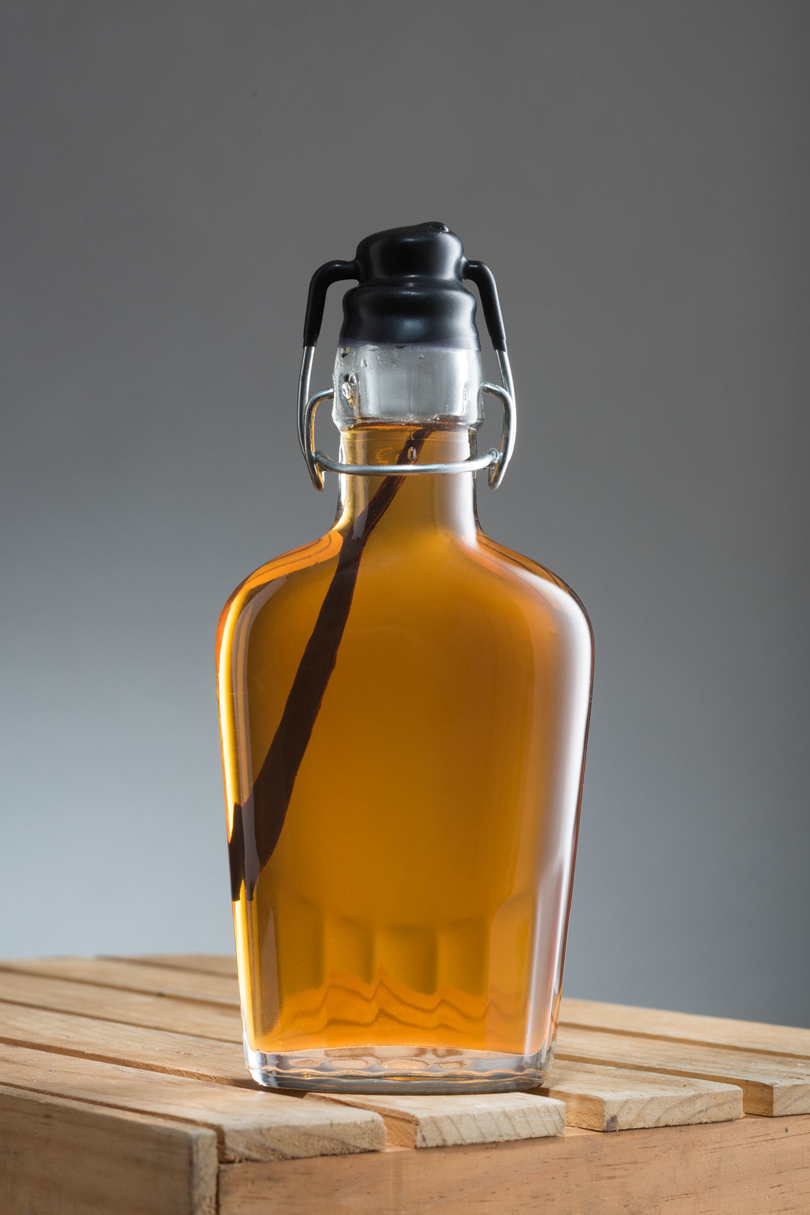 Cinnamon-Infused Maple Syrup 00043