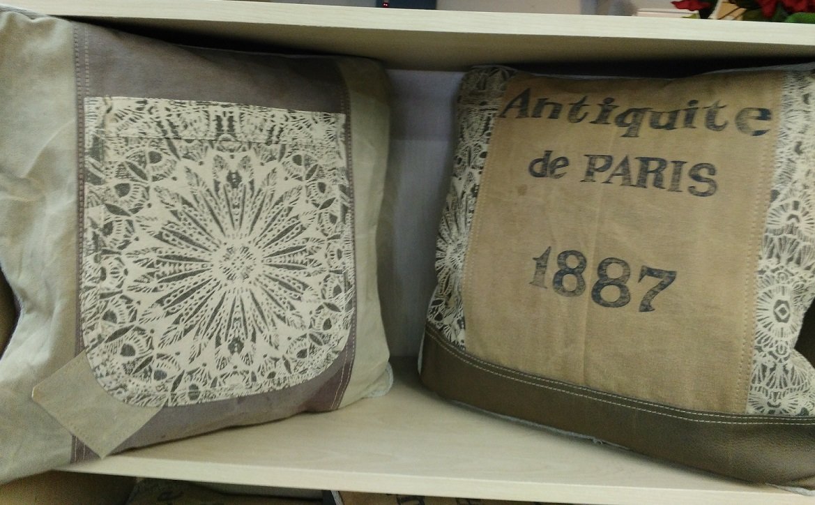 CHLOE & LEX HANDCRAFTED PILLOWS CL06700