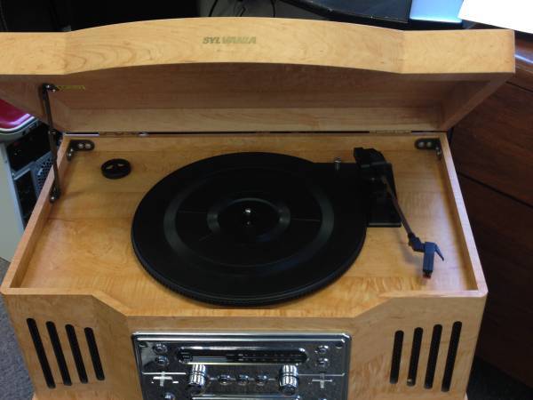 Sylvania Srcd820 Nostalgic Wood Cabinet Turntable With Cd Radio