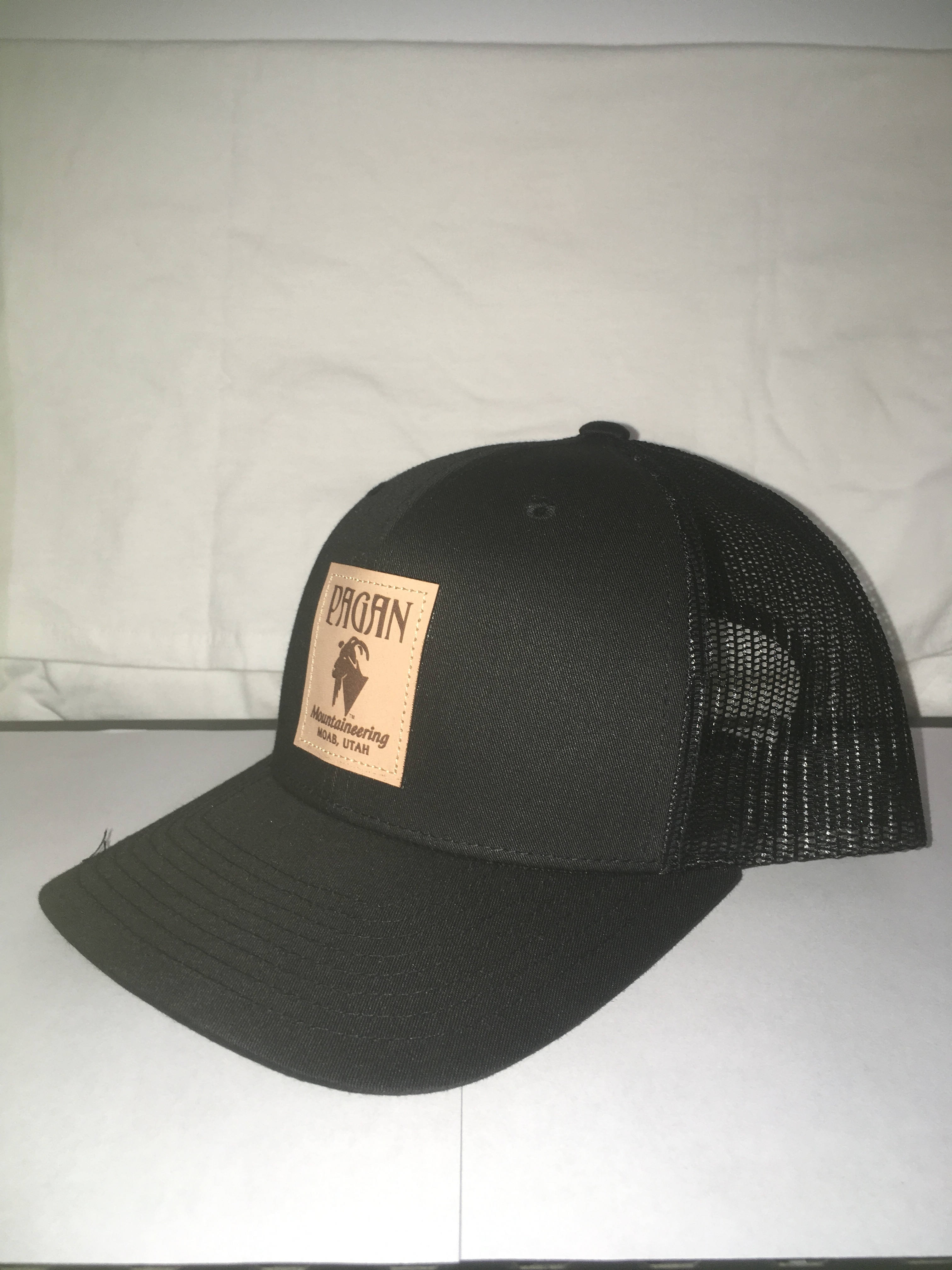 CLASSIC LEATHER PATCH TRUCKER HAT