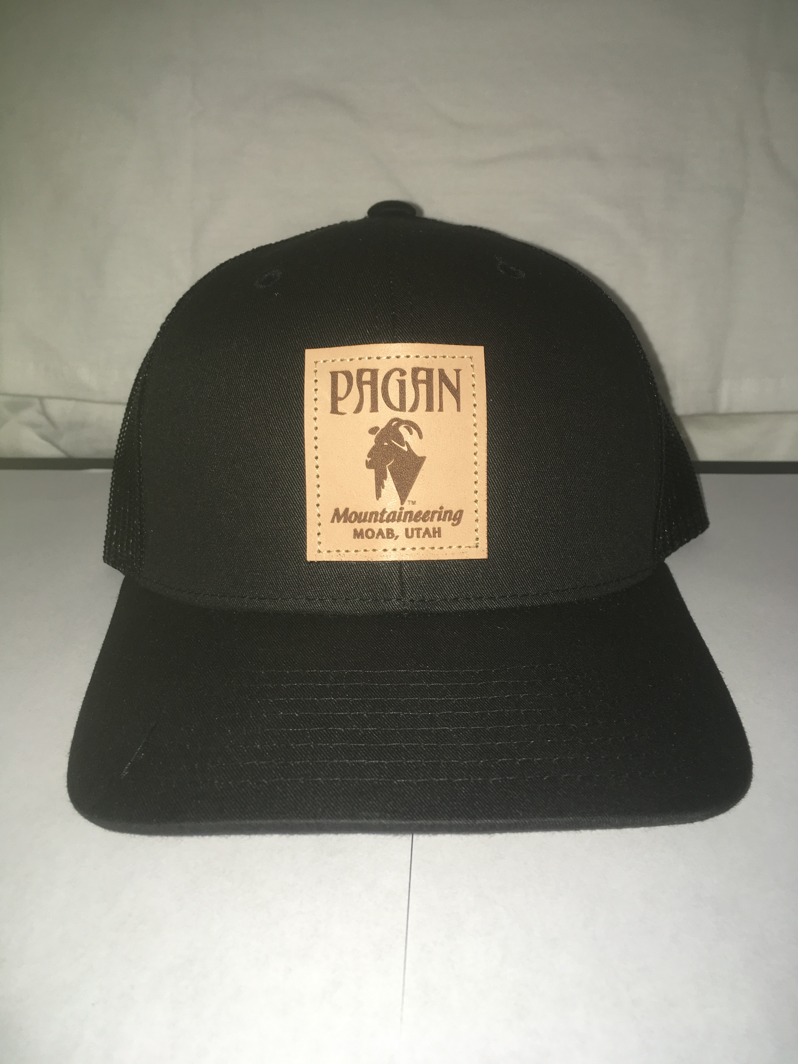 CLASSIC LEATHER PATCH TRUCKER HAT