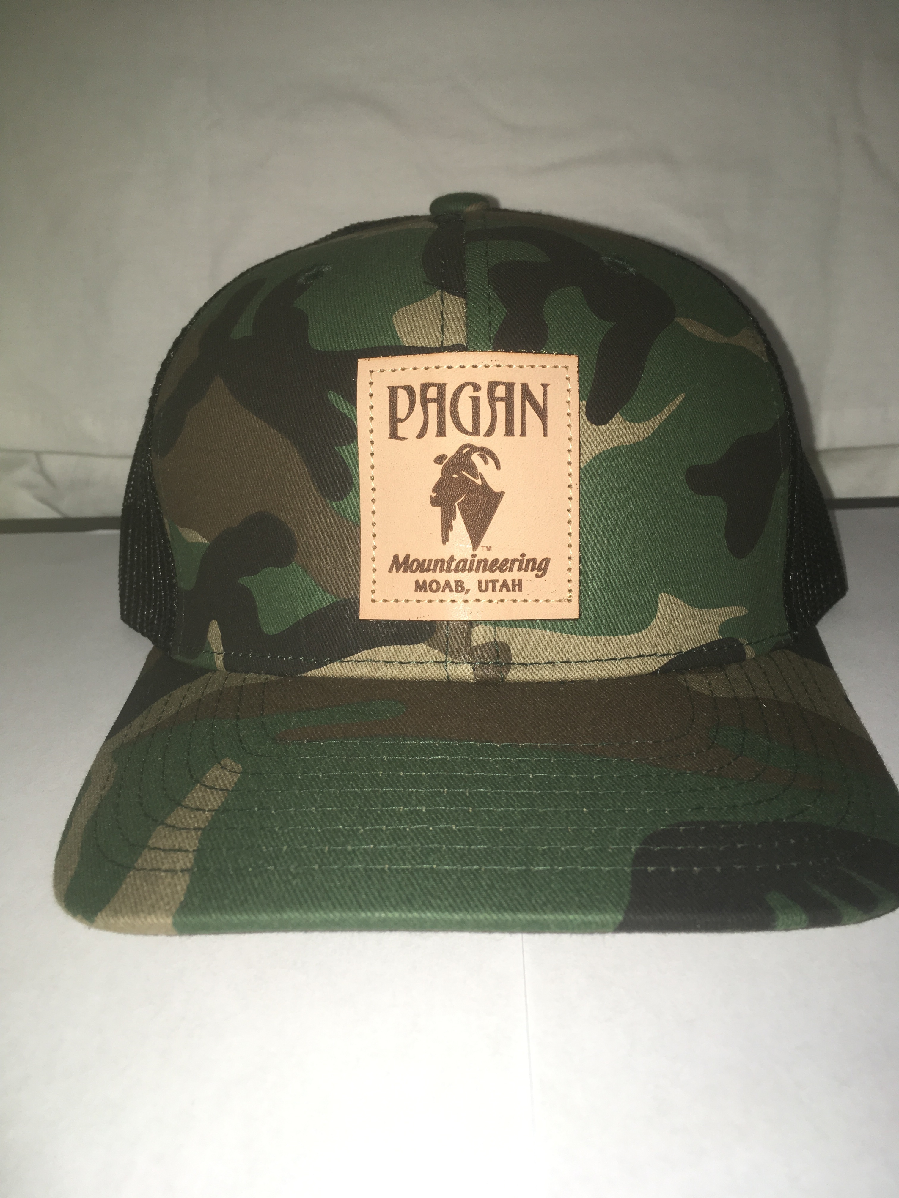 CLASSIC LEATHER PATCH TRUCKER HAT PAG 4010
