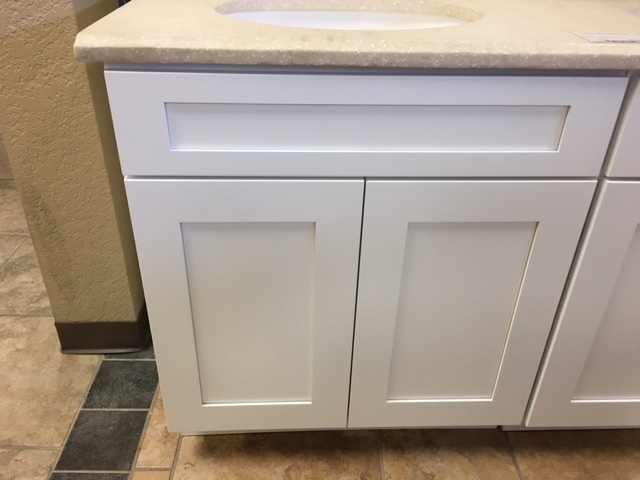 White Shaker 24" vanity with 2 doors 750300