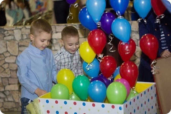 СЮРПРИЗ БОКС БОЛЬШЕ ЧЕМ МЕТРА НА МЕТР =)