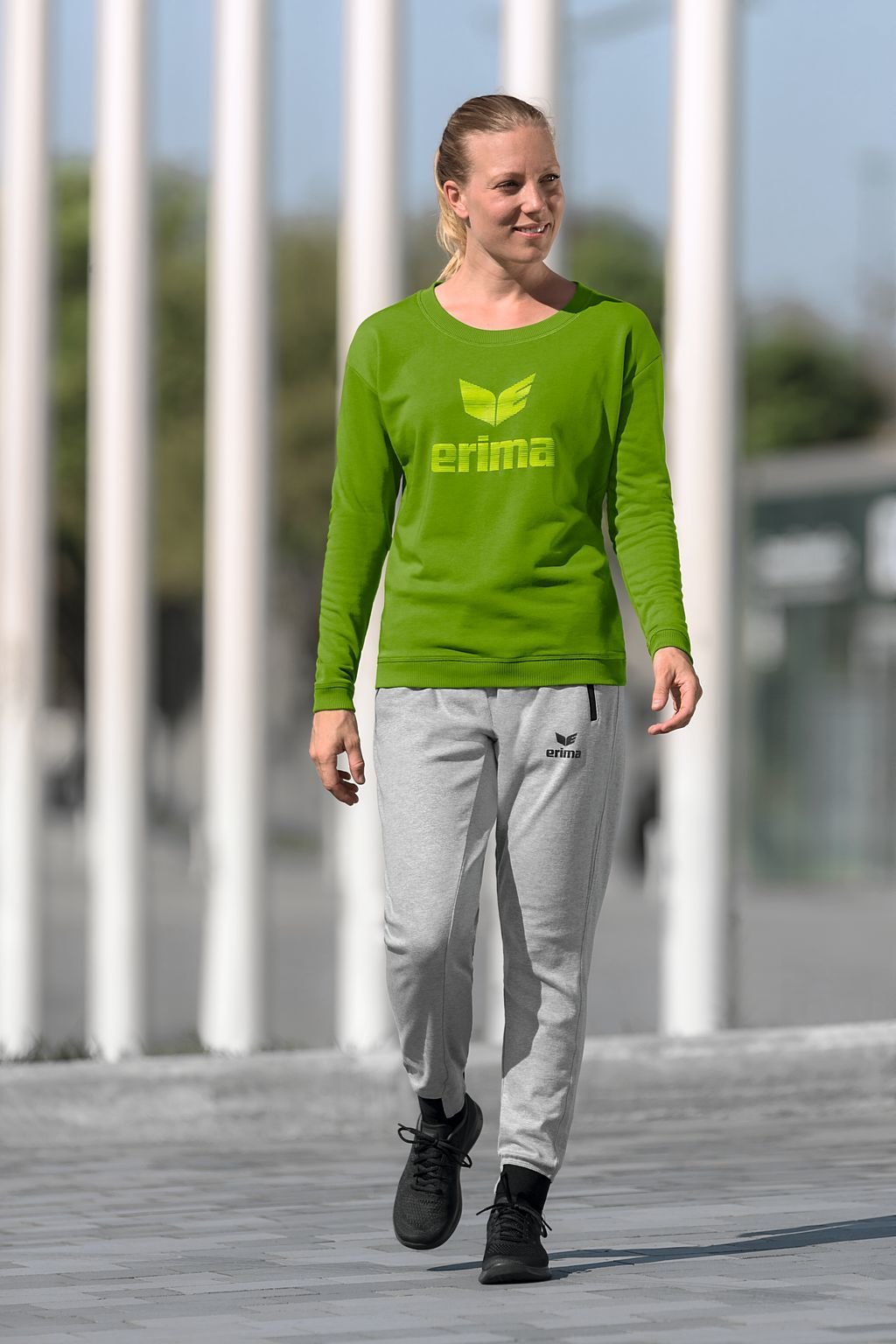 Essential Sweatshirt Damen