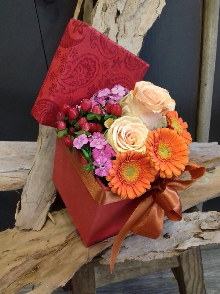 Caixa Média Rosas e Gerberas 00144