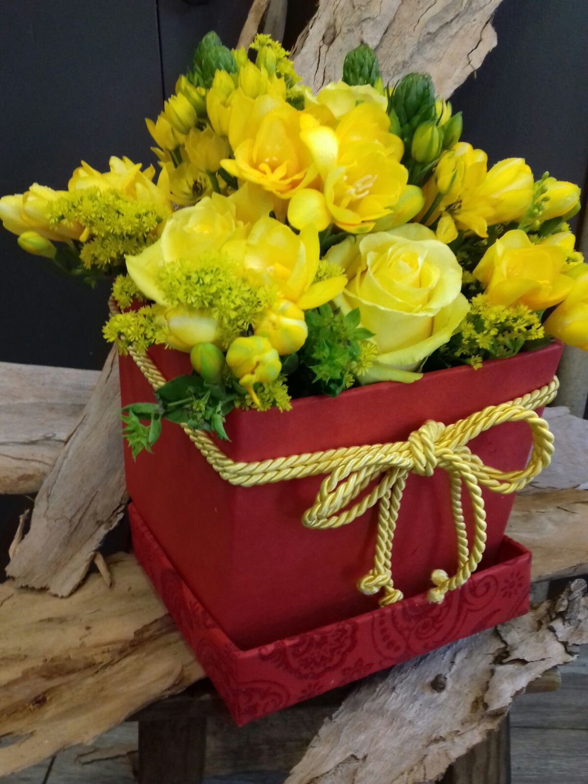 Caixa de Rosas Amarelas 00146