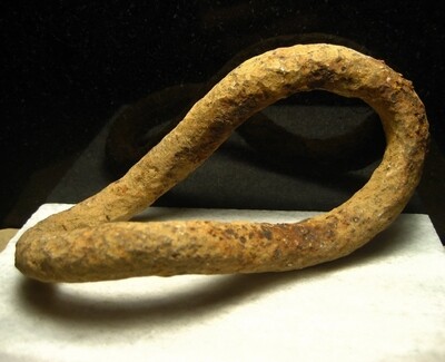 JUST ADDED ON 8/29 - THE BATTLE OF ANTIETAM / MILLER'S CORNFIELD / EAST WOODS - Large Link from a Heavy Chain - Artillery Related? - recovered in 1968 JUST ADDED ON 8/29 - THE BATTLE OF ANTIETAM / MILLER'S CORNFIELD / EAST WOODS - Large Link from a Heavy Chain - Artillery Related? - recovered in 1968