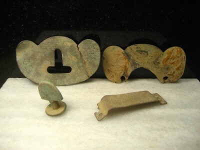JUST ADDED ON 1/8 - THE BATTLE OF ANTIETAM / SMOKETOWN ROAD NEAR THE EAST WOODS - Four Pieces of Soldiers' Shoulder Scales found in the Early 1970s JUST ADDED ON 1/8 - THE BATTLE OF ANTIETAM / SMOKETOWN ROAD NEAR THE EAST WOODS - Four Pieces of Soldiers' Shoulder Scales found in the Early 1970s