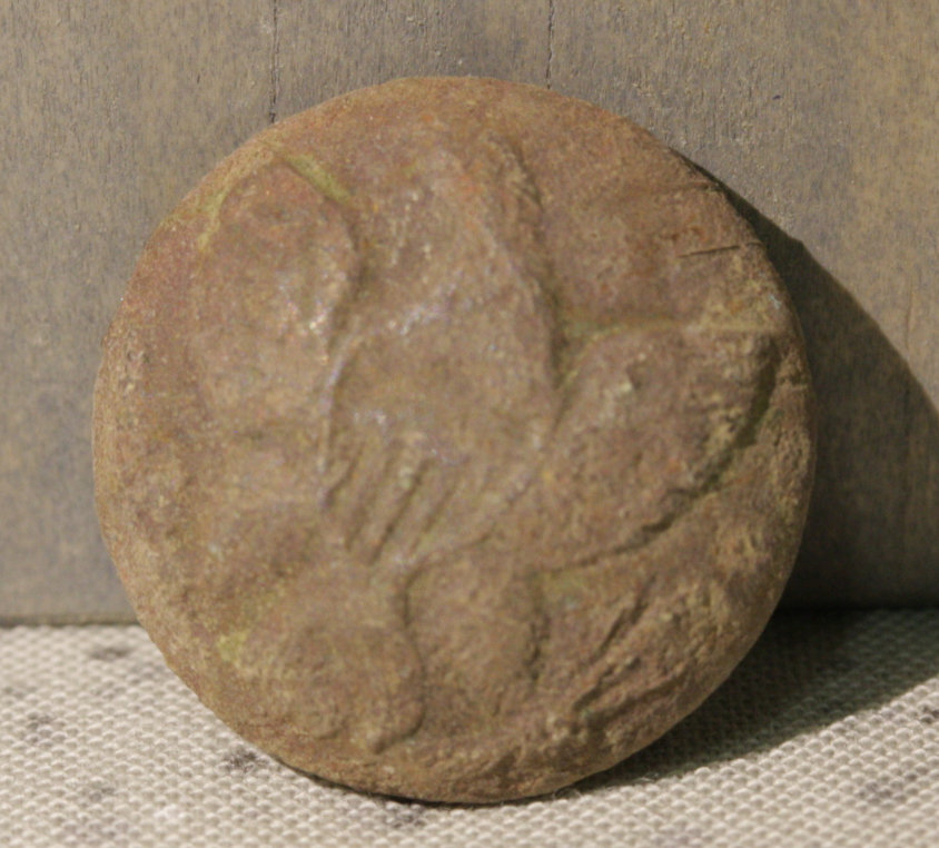 JUST ADDED ON 10/12 - GETTYSBURG - DEVIL'S DEN AREA - ROSENSTEEL FAMILY - Face of an Eagle Coat Button GRH-DDA23
