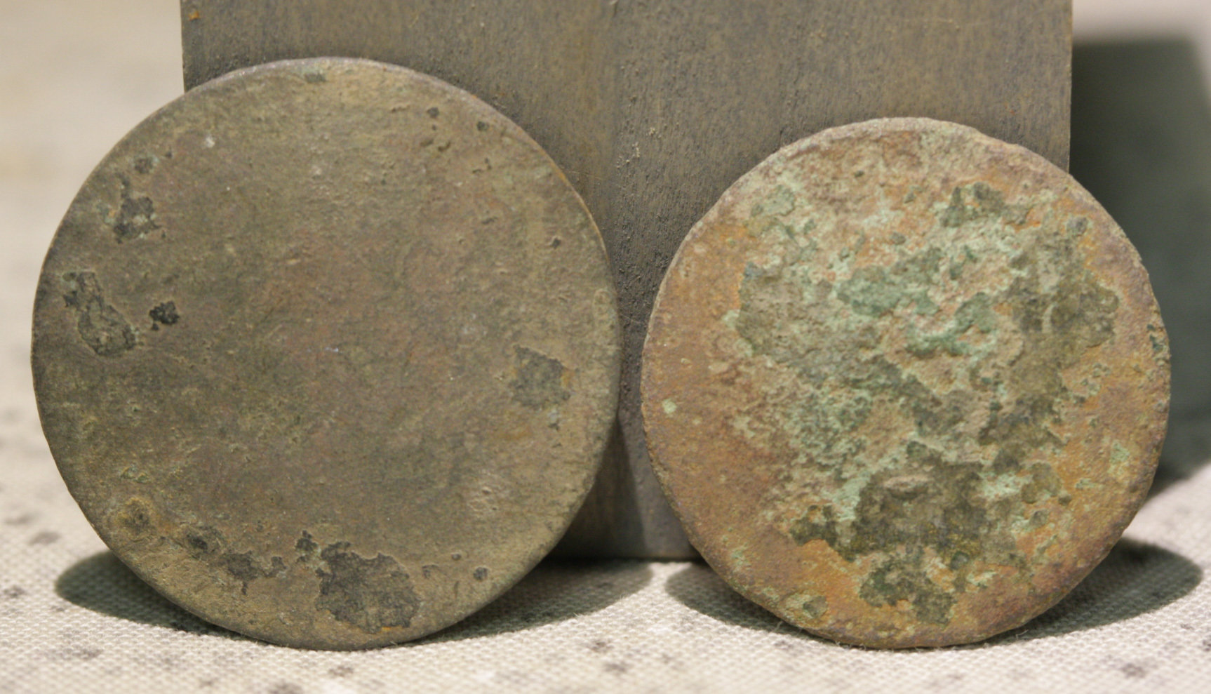 JUST ADDED ON 11/29 - BATTERY ROBINETT - CORINTH - RARE LOCATION - Two Coin / Flat Buttons B-BR04