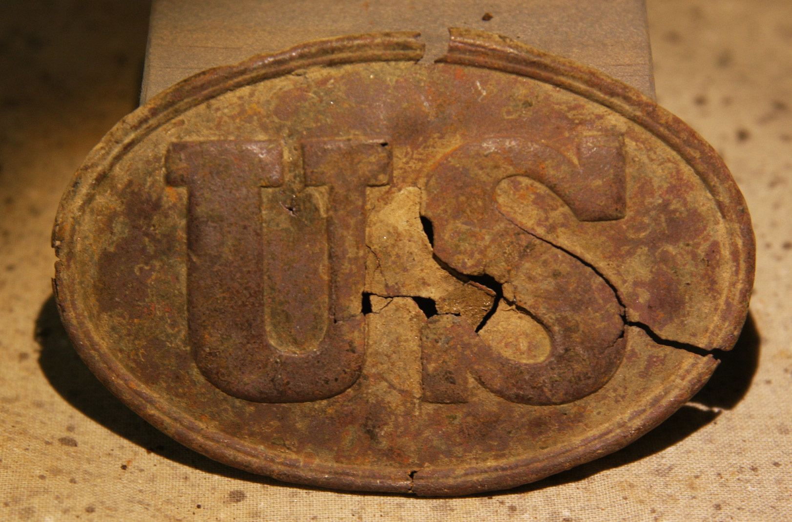 JUST ADDED ON 5/23 - GETTYSBURG /SEMINARY RIDGE / JUST BEHIND THE REC FIELD / ROSENSTEEL COLLECTION - Face of a U.S. Plate - found by Ellwood Cullison May 1963 GR-SRF100