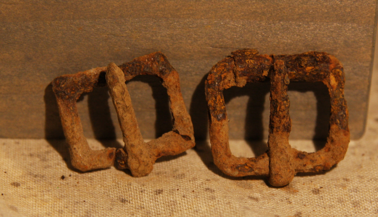 CLEARANCE - REDUCED 30% - GETTYSBURG - DEVIL'S DEN - ROSENSTEEL FAMILY - Two Small Roller Buckles GRA-IDD08a