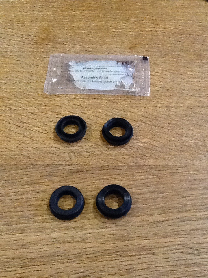 Brake Master Cylinder Seal Kit, Murena 13019A