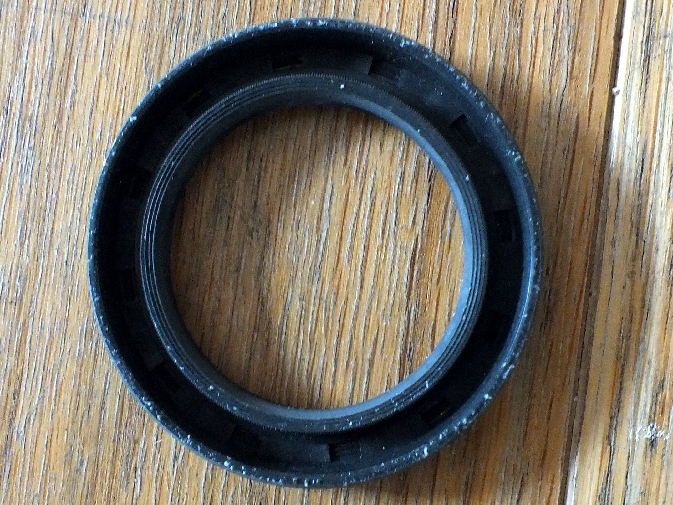 Timing Case Crank Seal 2.2, Timing End Crank Seal 1.6 01049