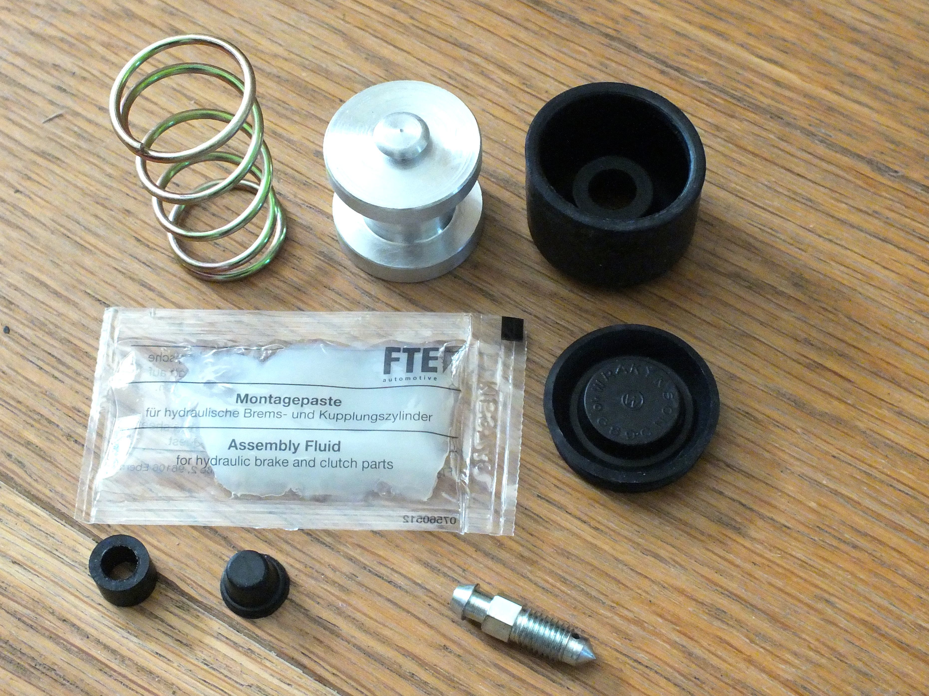 Murena 2.2 Clutch Slave Repair Kit with Piston 10026B