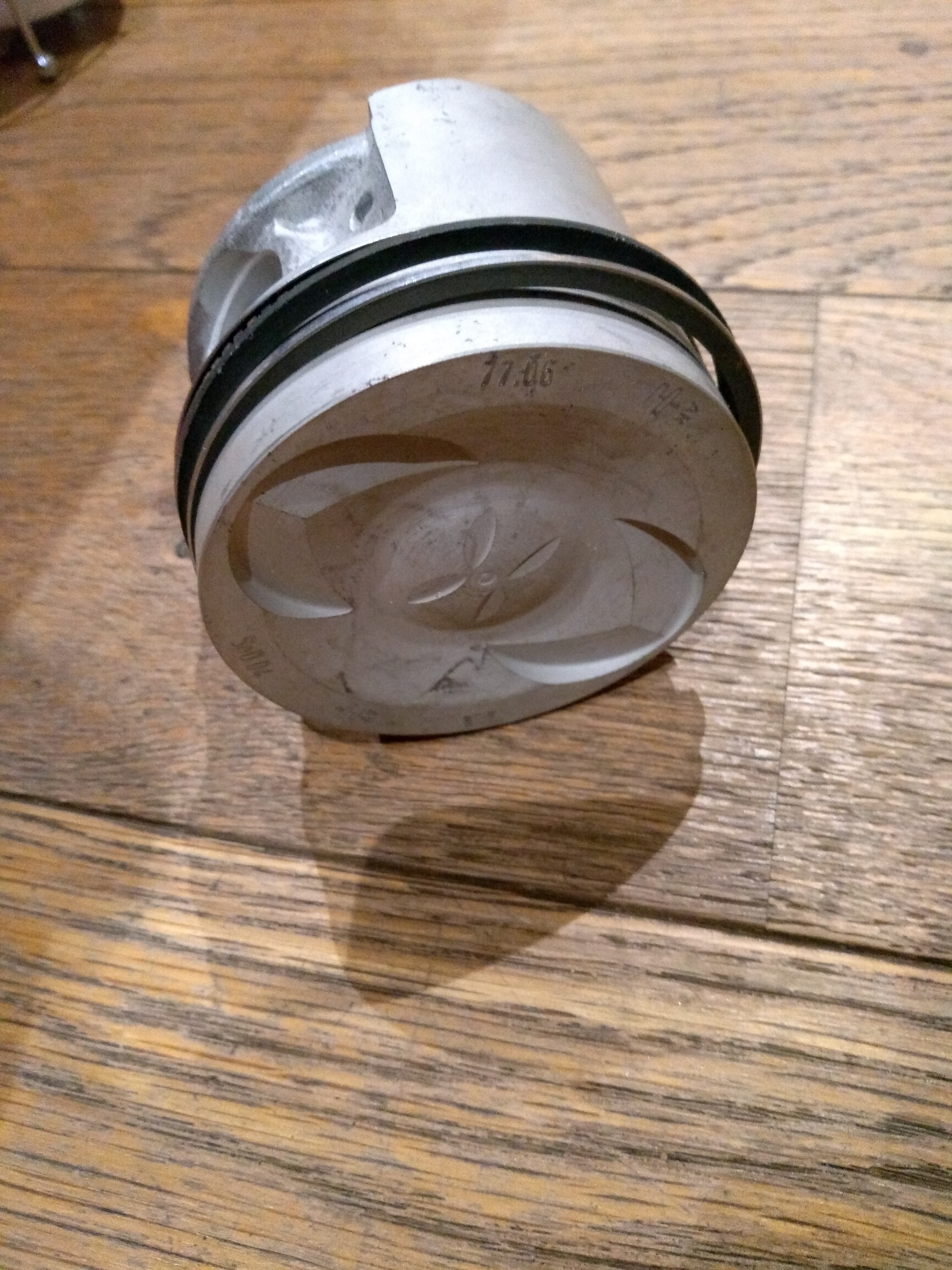 Mahle Pistons for 1442 Engine +0.40 Oversize