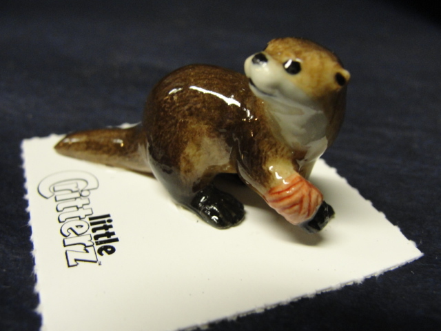 Otter Bandaged Rescue Porcelain Figurine Little Critterz FAC-LC611