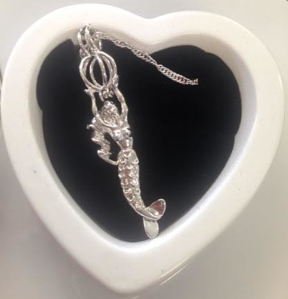 MERMAID & GENUINE PEARL NECKLACE