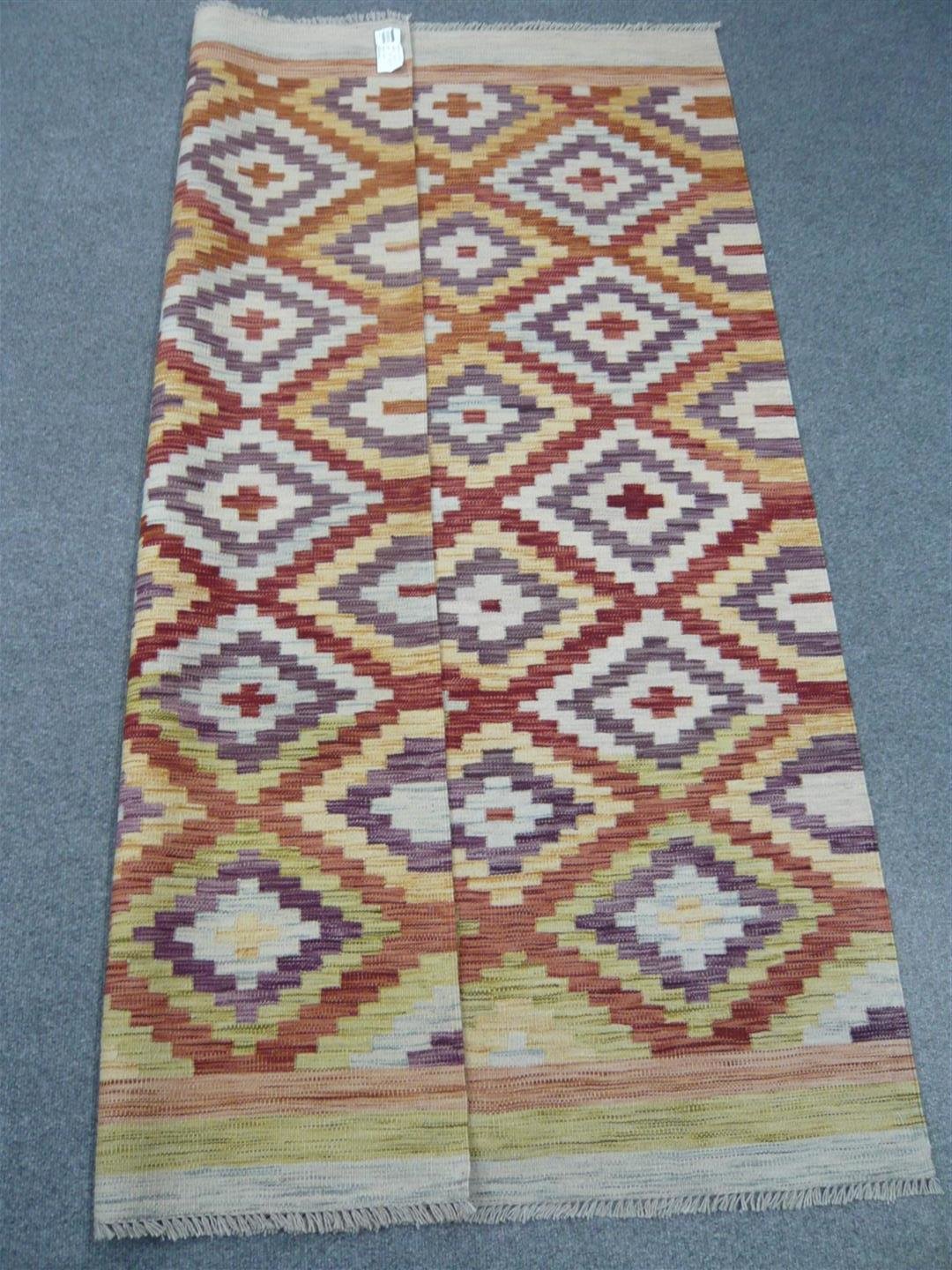 Fully Reversible Kilim