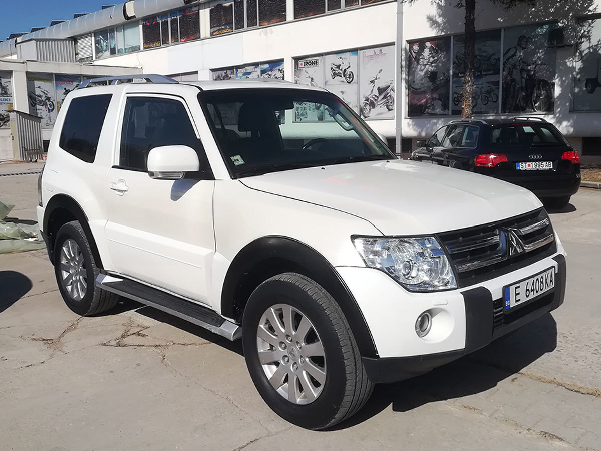 Mitsubishi Pajero 3.2 full oprema Pajero belo