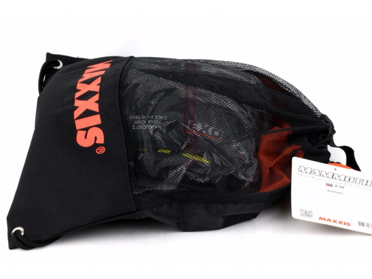 Maxxis Mammoth 26x4.0 + Backpack