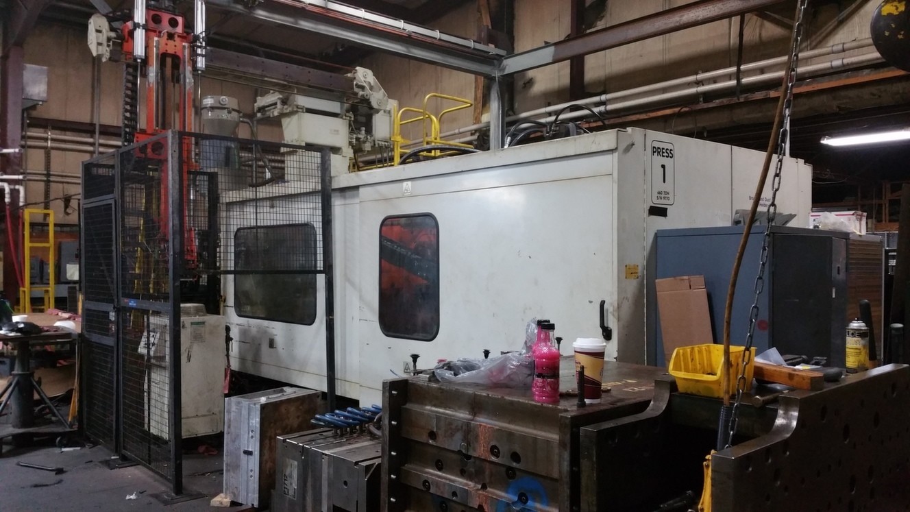 600 Ton Husky 2-Shot Injection Molding Machine For Sale | Store ...