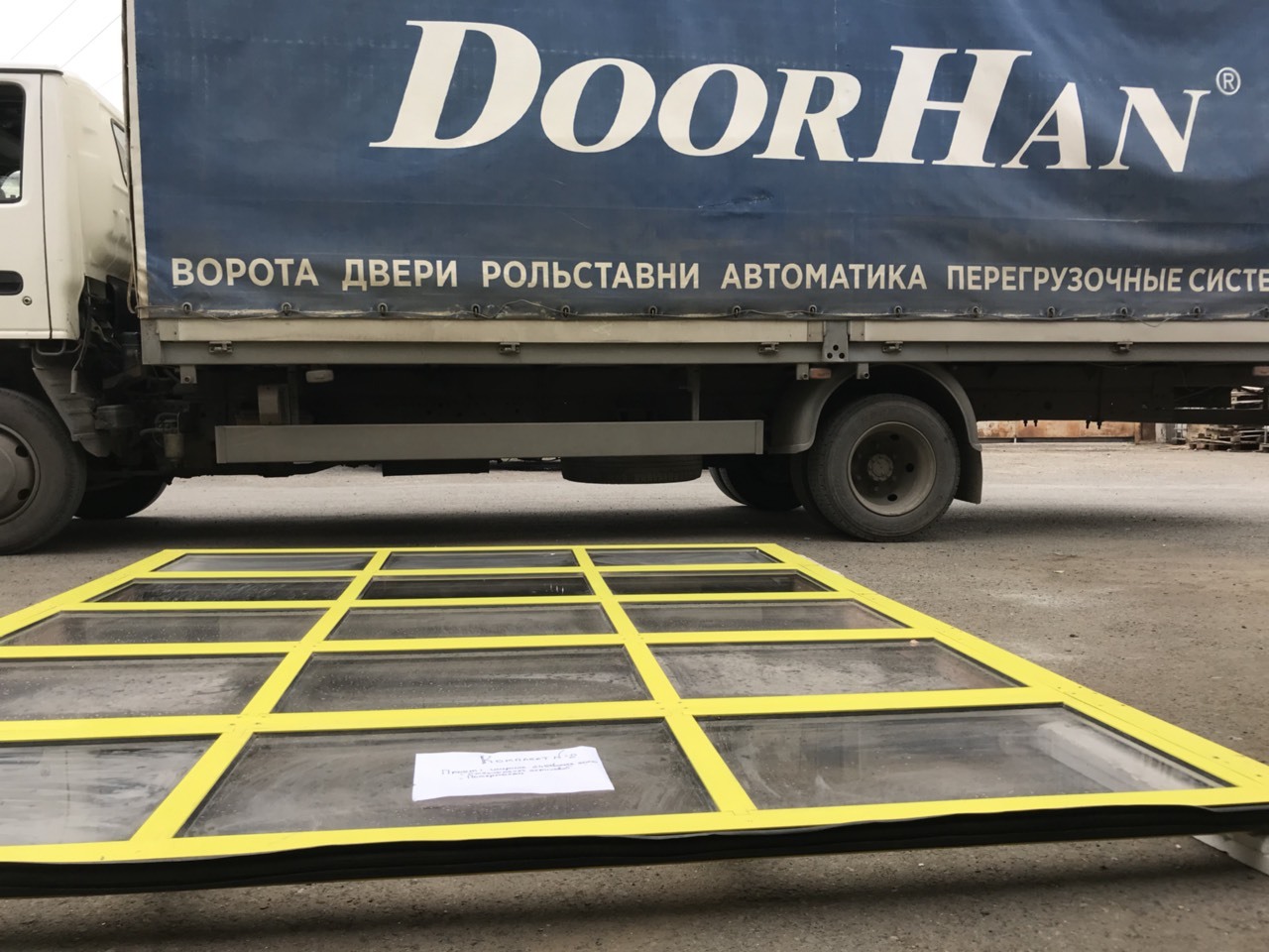 Ворота промышленные секционные из панорамных панелей (ISD02)