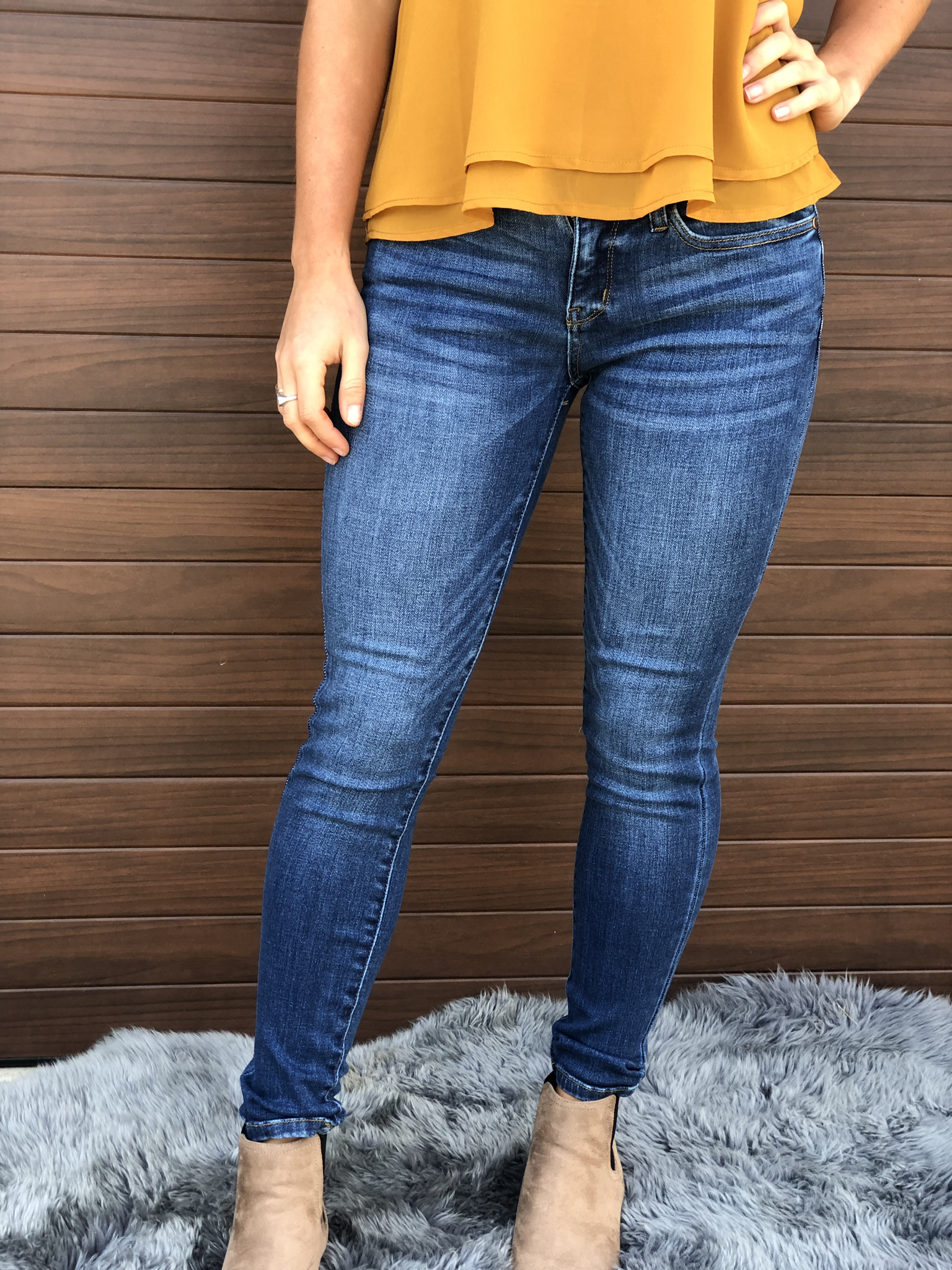 Judy Blue Classic Mid Rise Medium wash Skinny Jean 83388