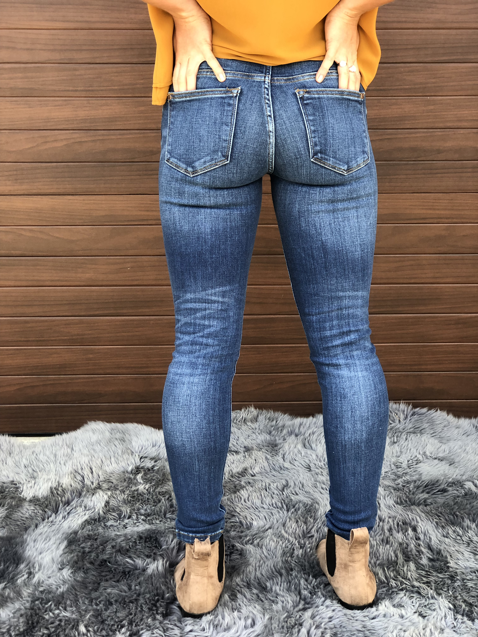 Judy Blue Classic Mid Rise Medium wash Skinny Jean