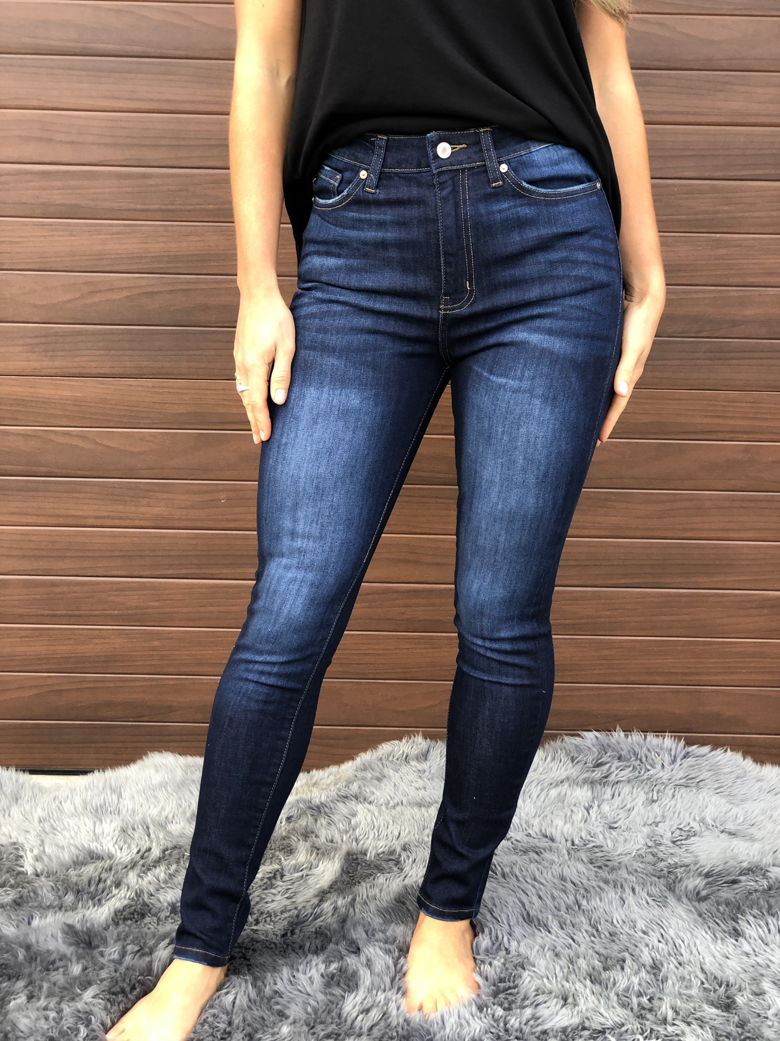 Kan Can Classic Mid Rise Dark wash Skinny Jean 83395