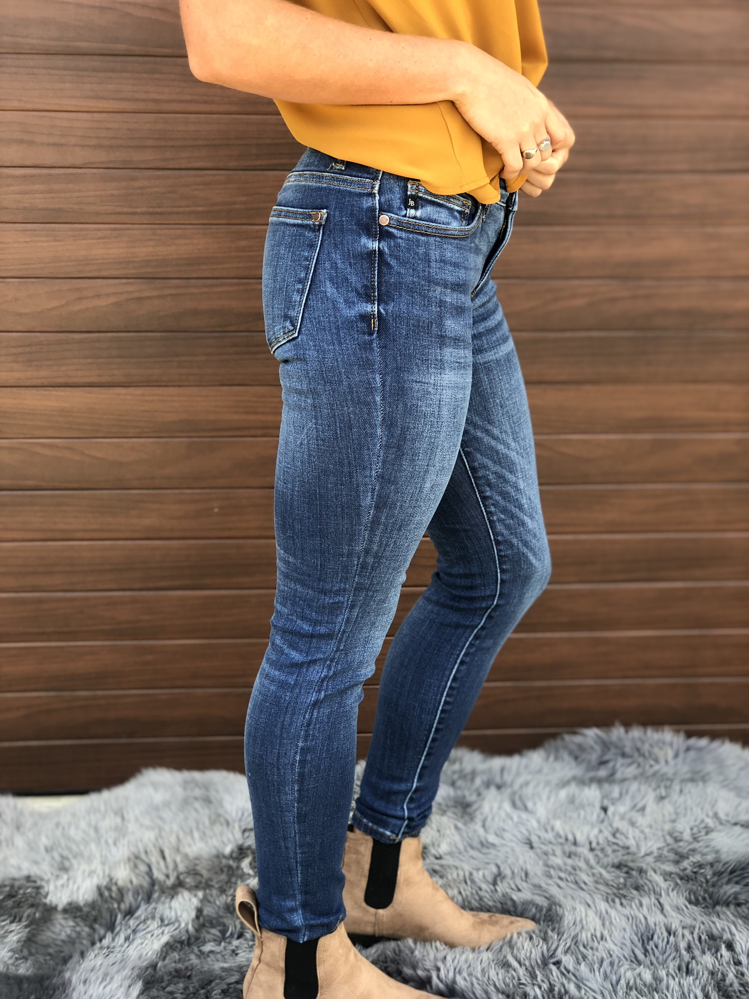 Judy Blue Classic Mid Rise Medium wash Skinny Jean