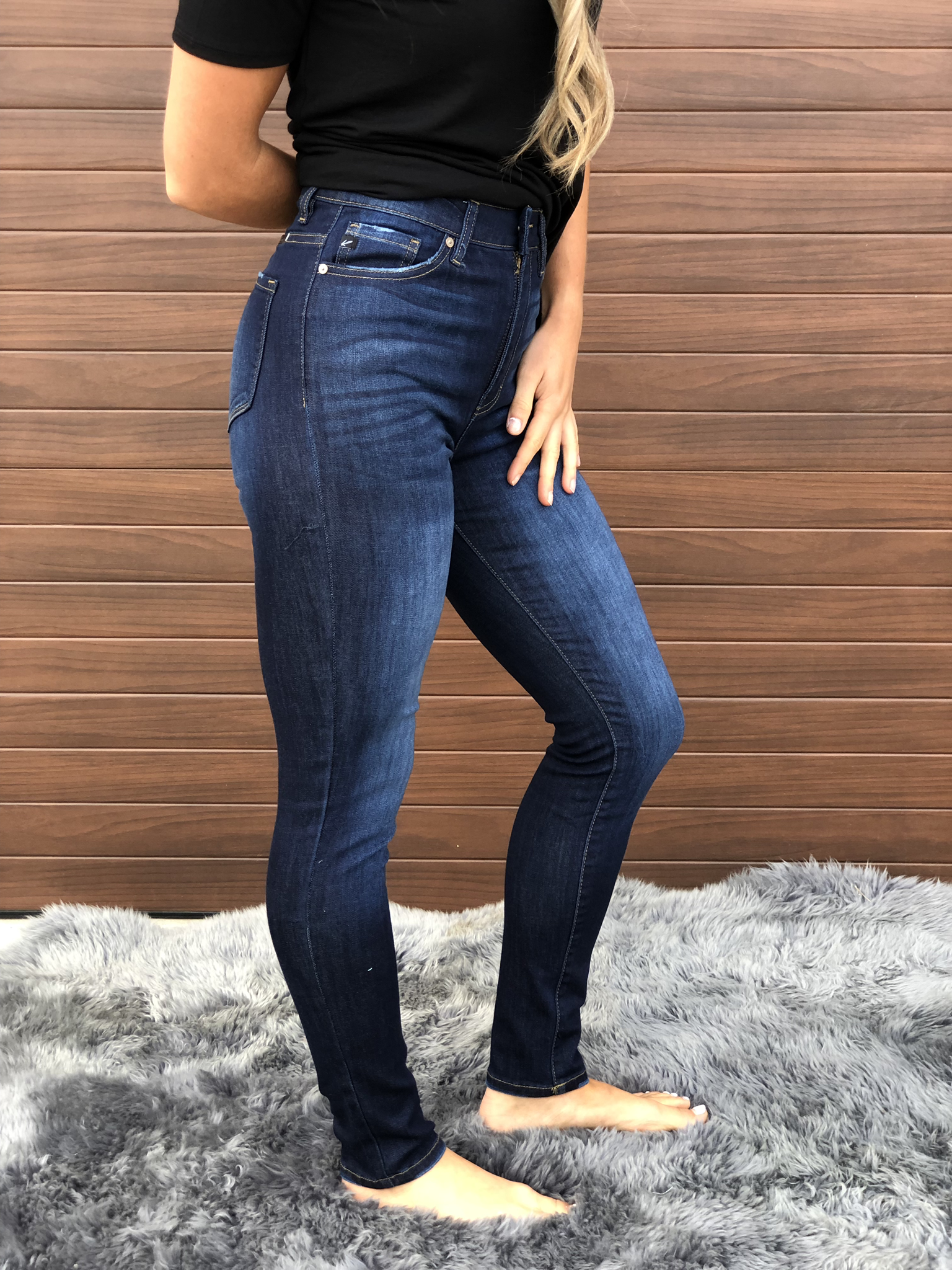 Kan Can Classic Mid Rise Dark wash Skinny Jean