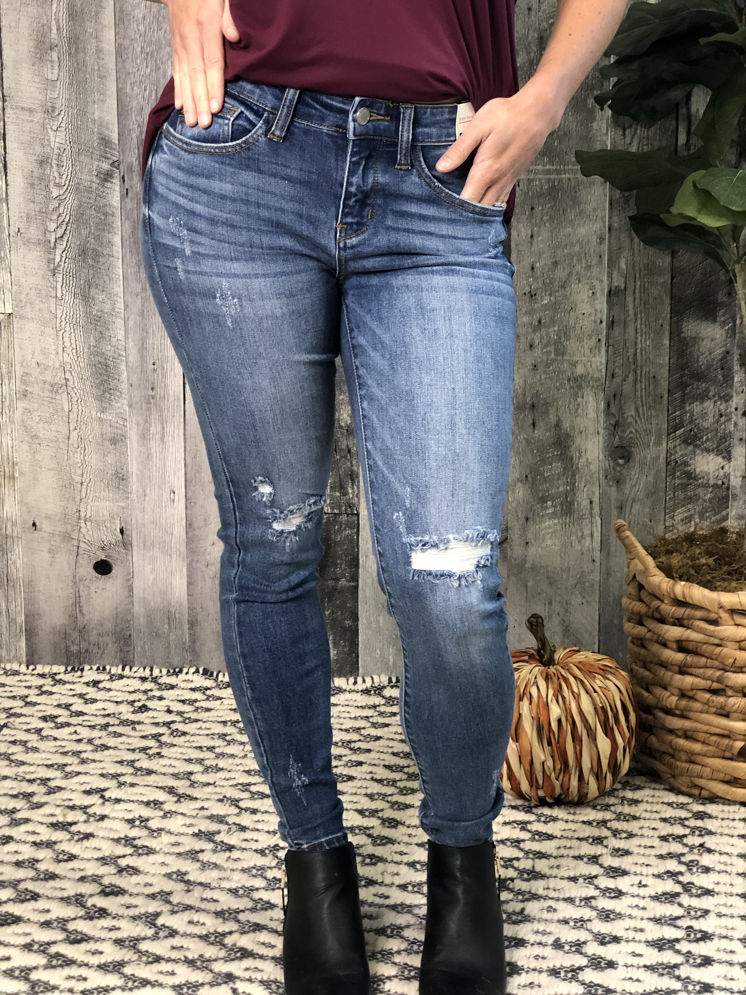 Judy Blue Light Wash Distressed Skinny Jean 83901