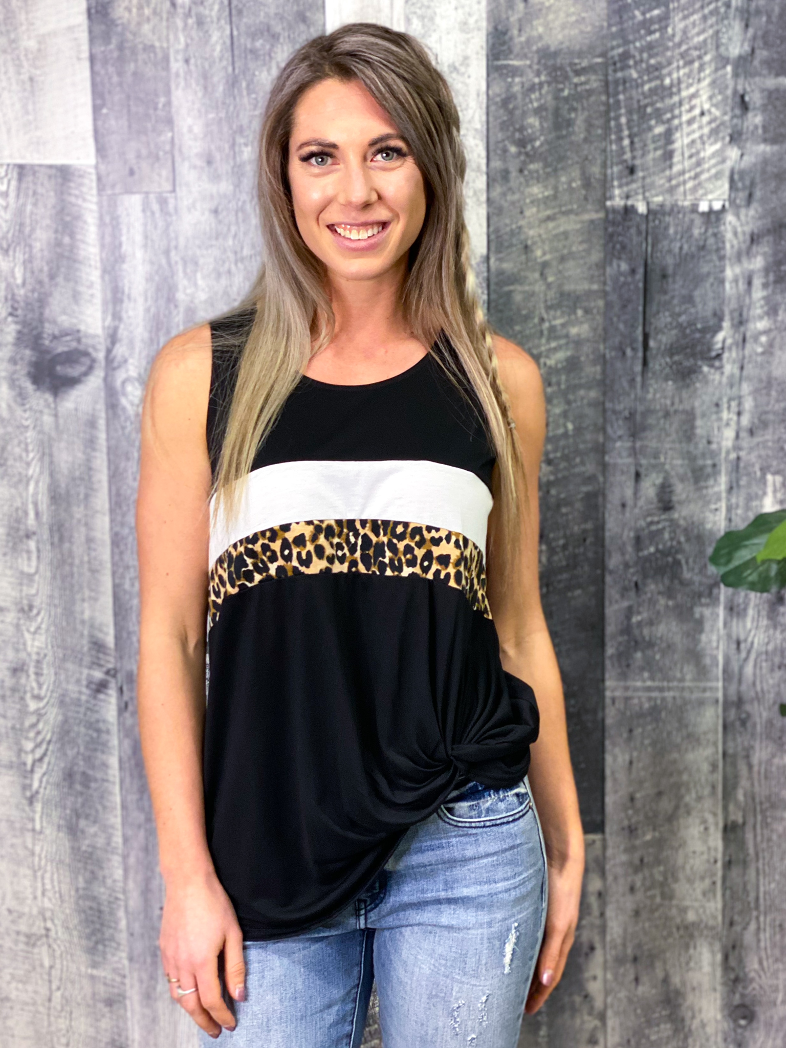 Front Twist Tank - Black DKHK