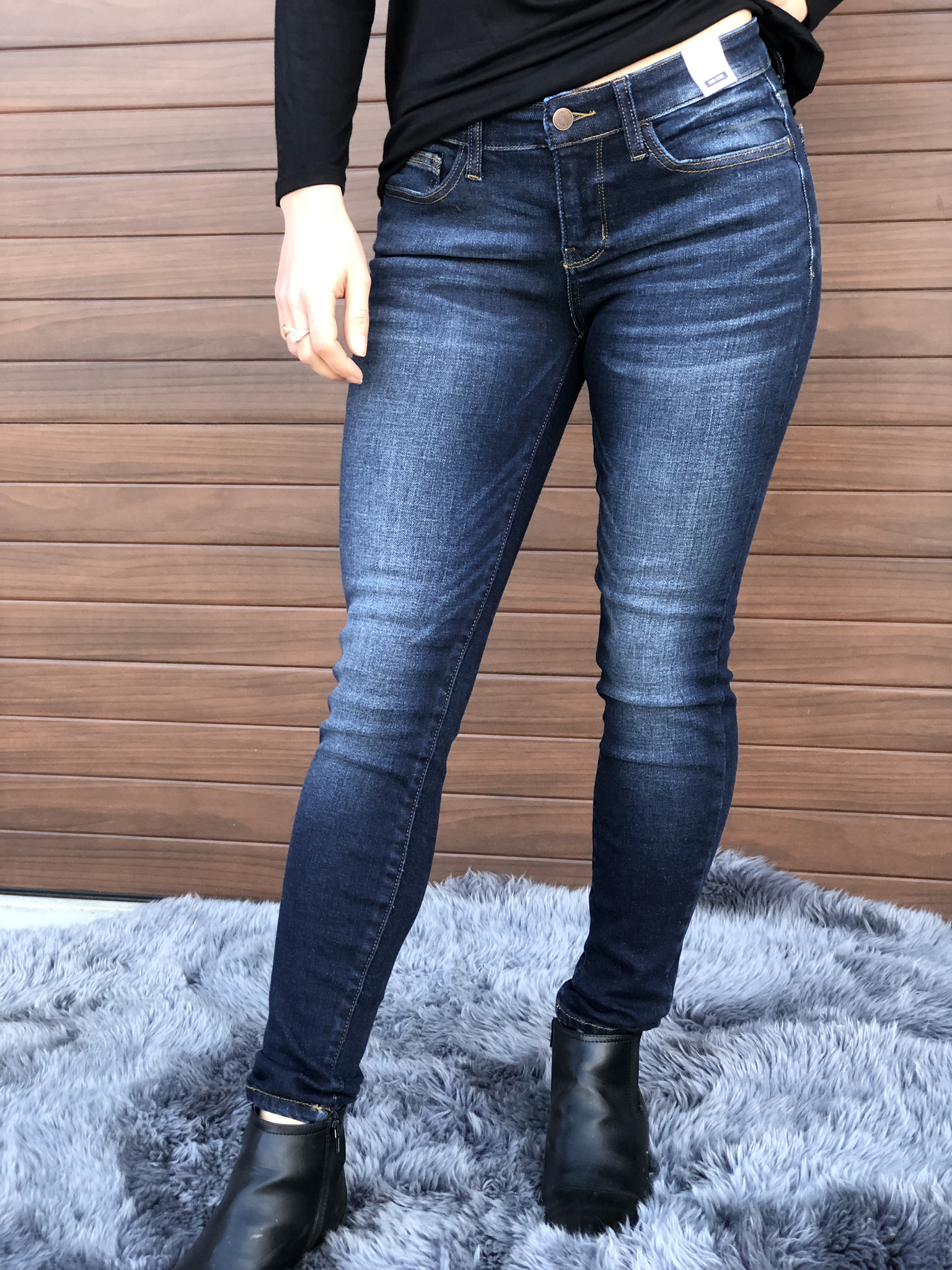 Judy Blue Dark Wash Distressed Jean Size 31 Only 81537