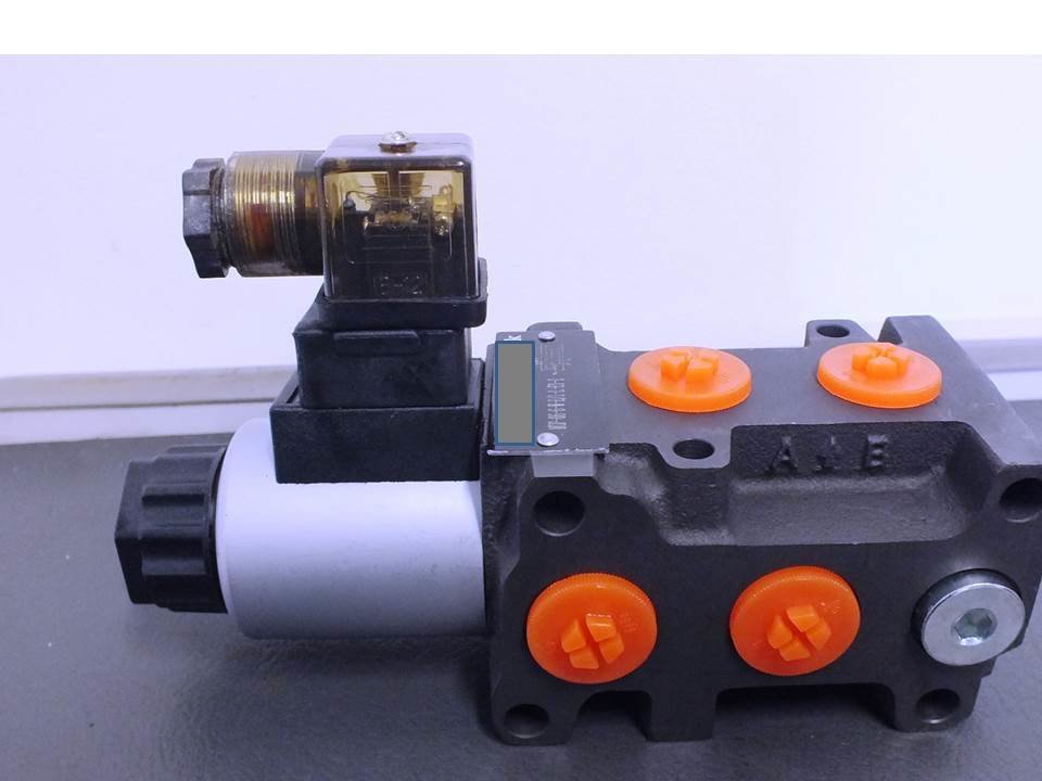 6 PORT DIVERTER VALVE 5080 LPM 3600 PSI 3/8" 1/2" 1224VDC Store Hydraulic Online