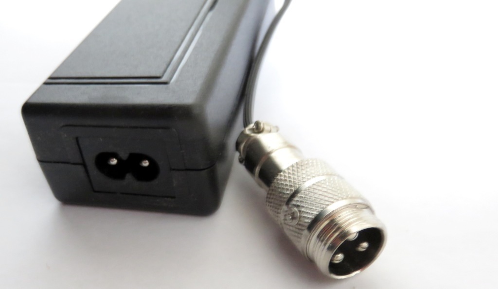 3 Pin battery charger
