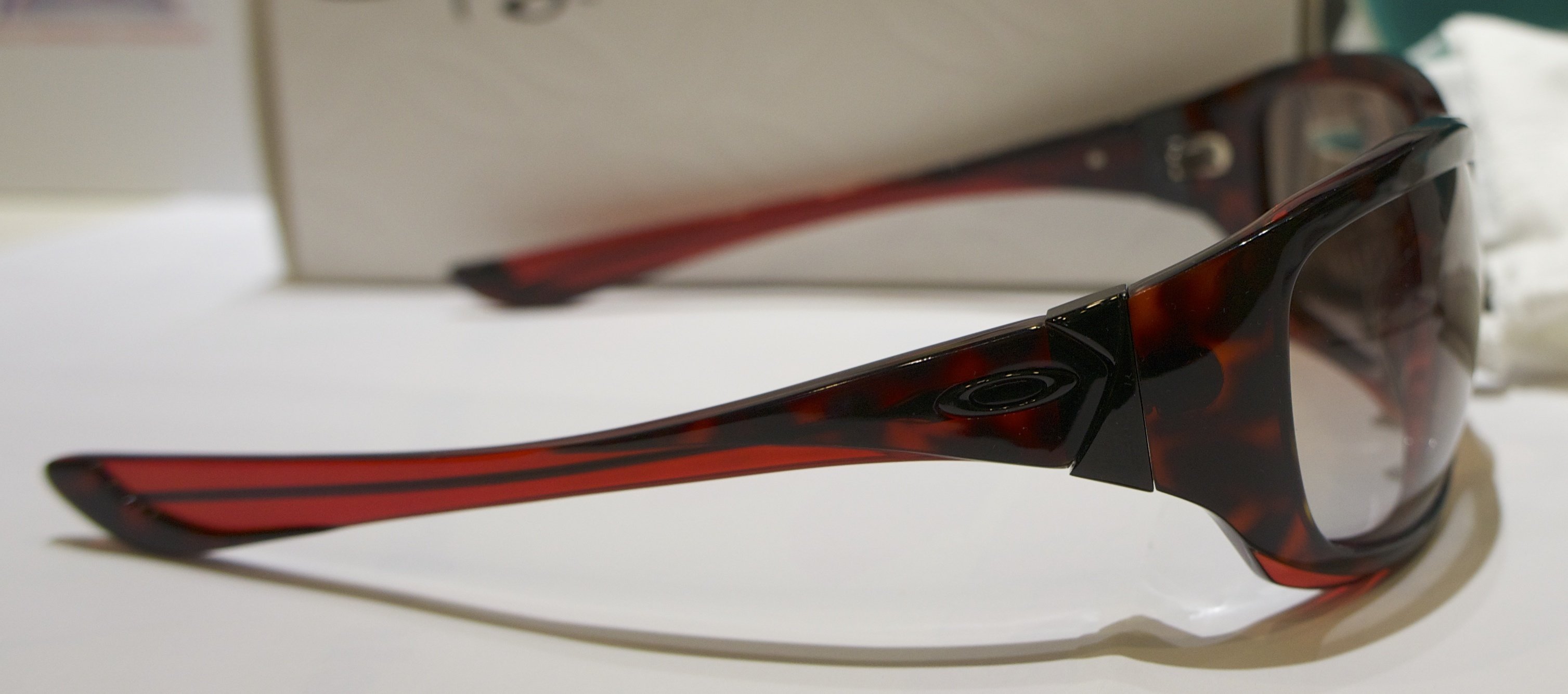 Oakley Disobey - Red Tortoise - Black Gradient