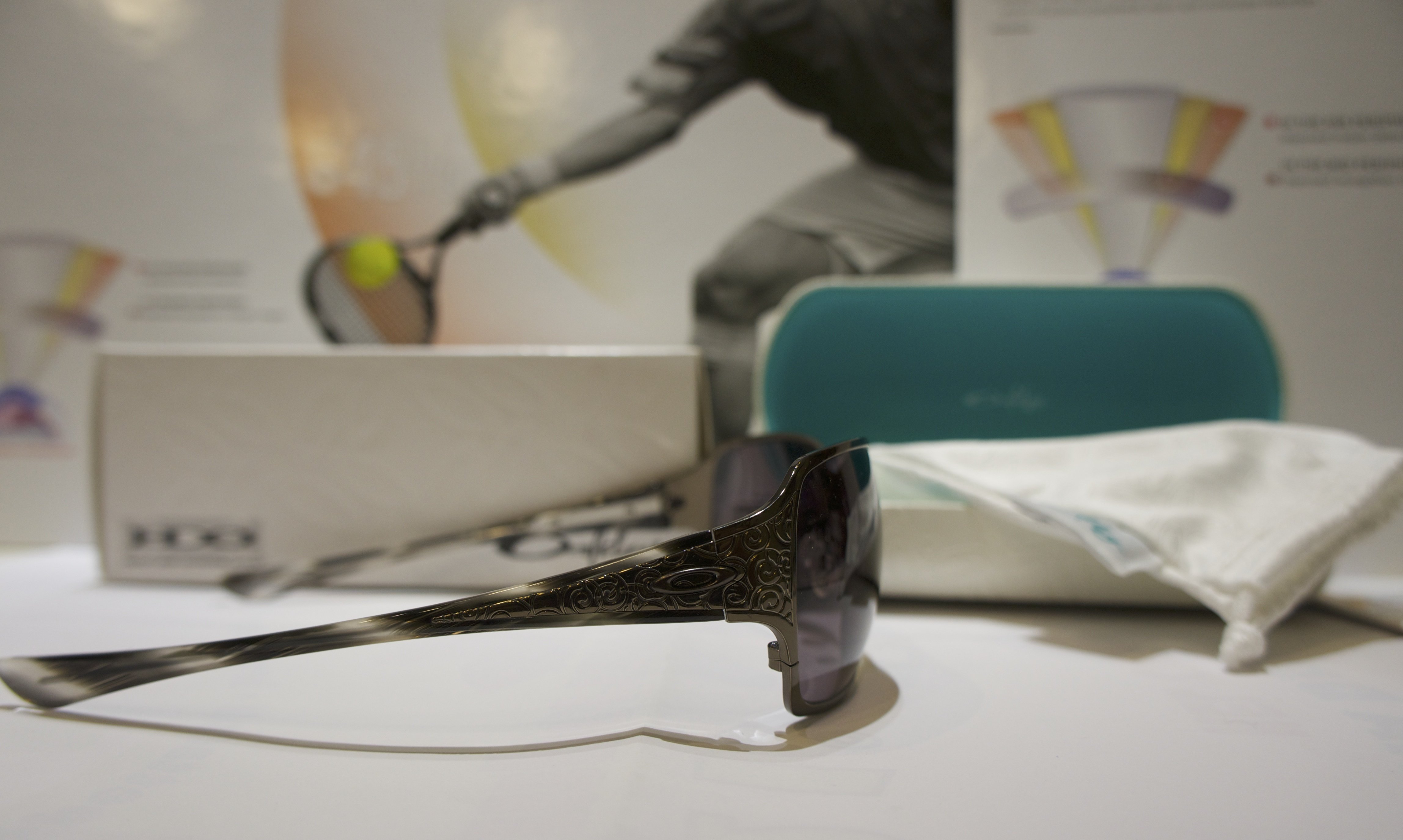 Oakley Behave - Black Chrome - Worm Grey