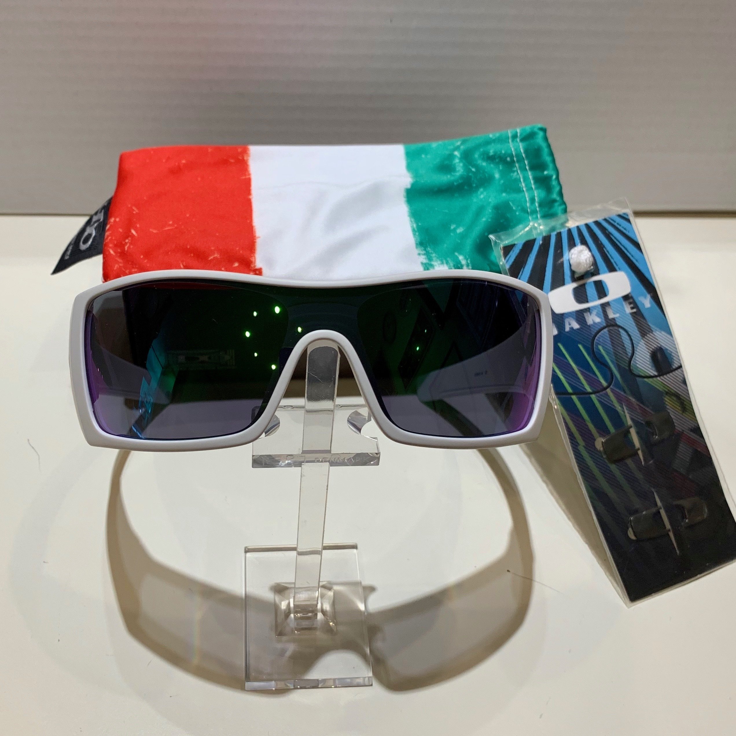 Oakley Batwolf Italy Edition - Matte White - Jade iridium 9101-15