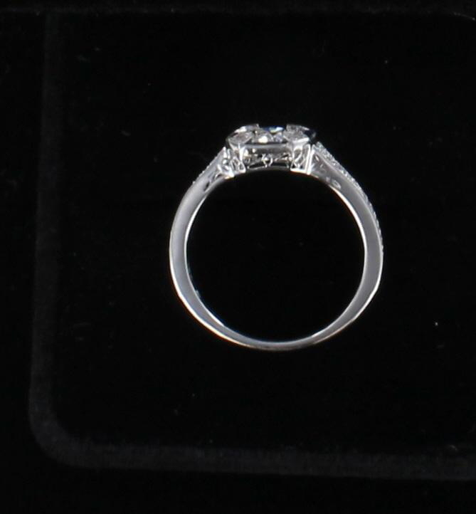 18KTW DIAMOND AND SAPPHIRE ENGAGEMENT RING