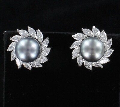 18KT 6.0 CT TW DIAMOND BLACK PEARL EARRINGS 18KT 6.0 CT TW DIAMOND BLACK PEARL EARRINGS