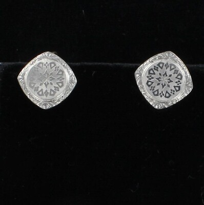 PLATINUM/14KT ENGRAVED EARRINGS, CIRCA 1900 PLATINUM/14KT ENGRAVED EARRINGS, CIRCA 1900