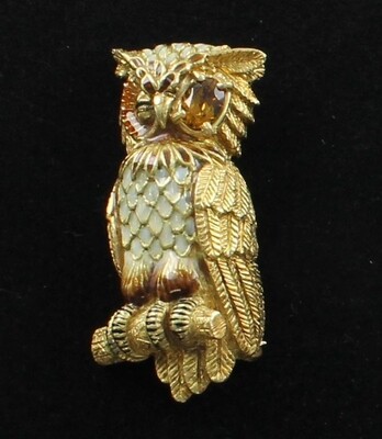 18KT YELLOW GOLD ENAMEL AND CITRINE OWL PIN 18KT YELLOW GOLD ENAMEL AND CITRINE OWL PIN