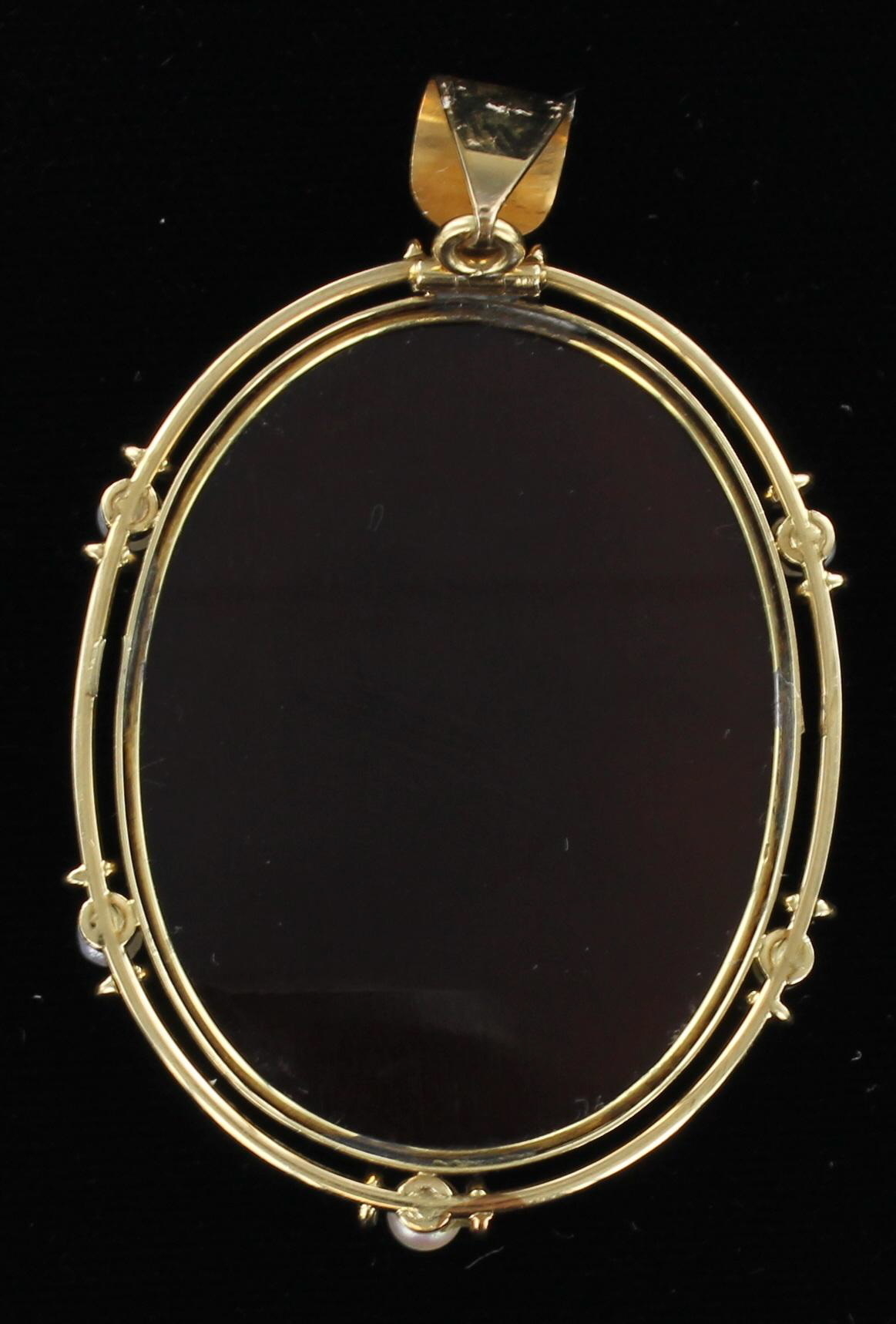 14KT AGATE & SHELL CAMEO WITH PEARLS 1920