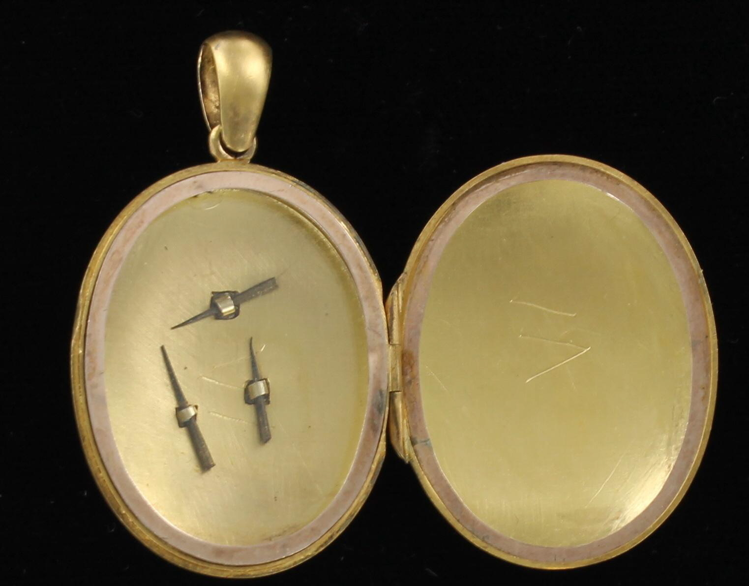 12KT LOCKET WITH TURQUOISE CIRCA 1900