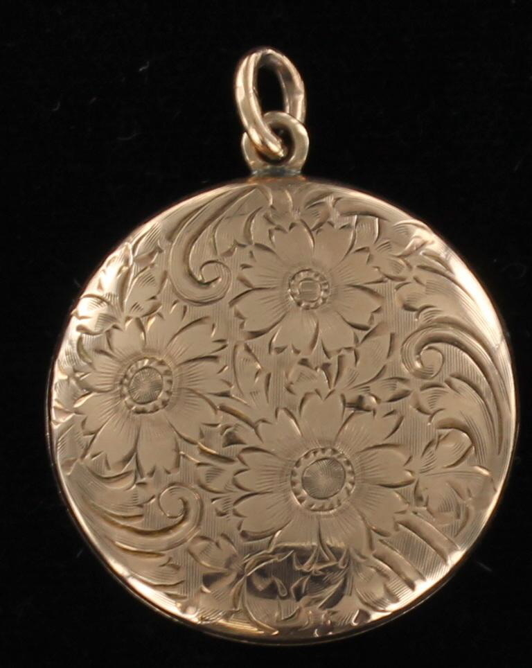 9KT LOCKET CIRCA 1900