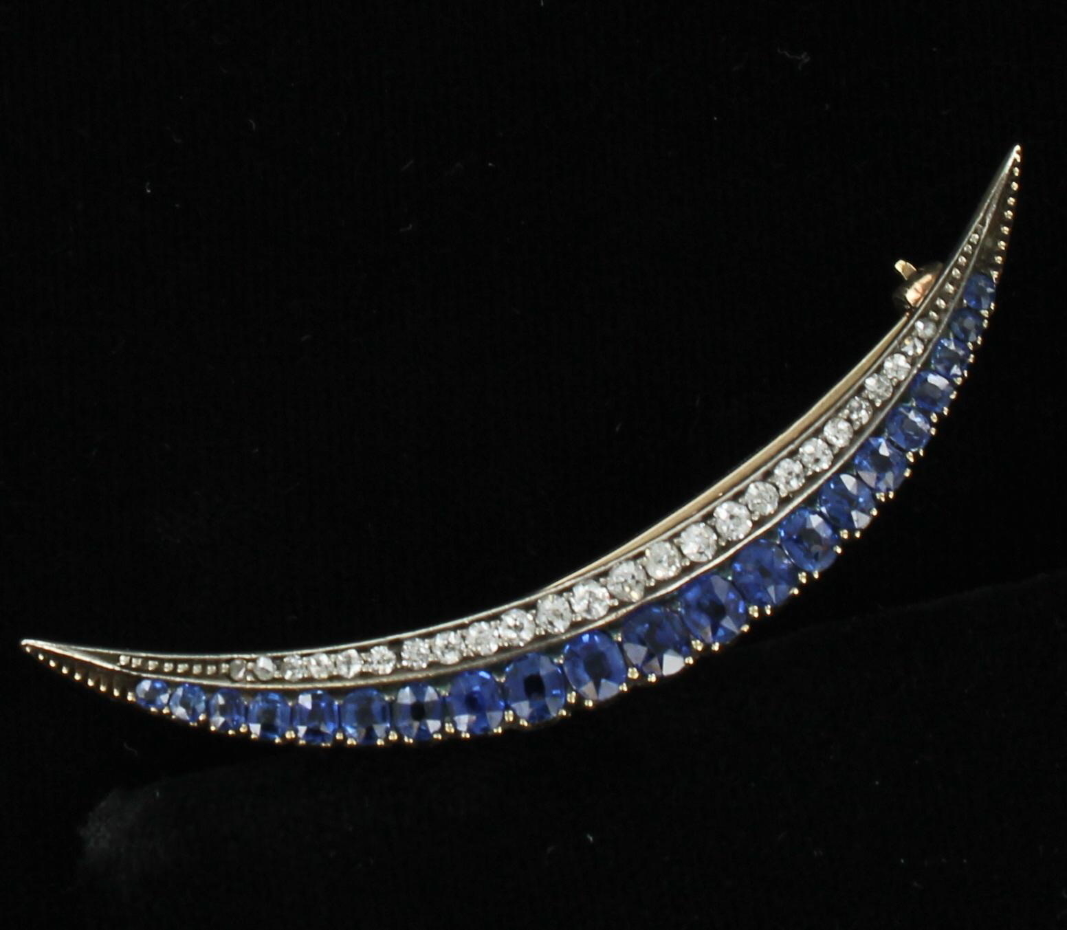 14KT SAPPHIRE AND DIAMOND PIN CIRCA 1920