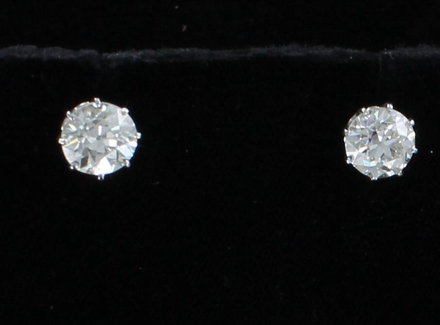 18KT 3.14 CT TW DIAMOND STUD EARRINGS